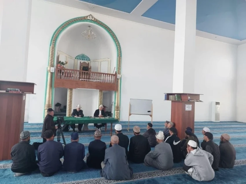 Бывшим сторонникам "Йакын Инкар" напомнили о традиционном исламе