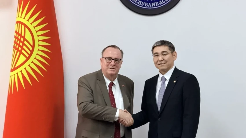 Минздрав КР и посол США обсудили вопросы цифровизации и медтехнологий