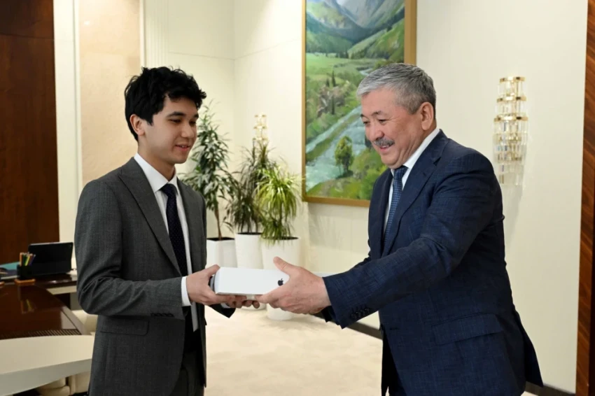 Выпускник бишкекской школы поступил в Стэнфорд. Как это стало возможным? (история)