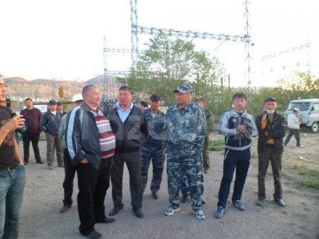 "Молодежь Джети-Огуза пообещала не поддаваться на провокации политических мошенников и не проводить никаких акций протеста до завершения переговоров по "Кумтору", - заявил  сегодня Токон Мамытов