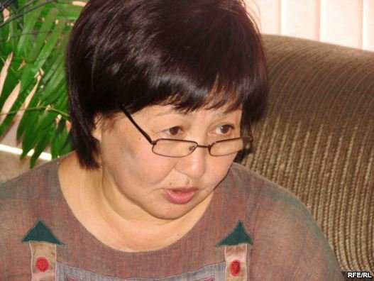 Правозащитница Толекан Исмаилова, задержанная  в аэропорту Ташкента, вылетела в Алматы