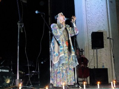 Певица gulzada организовала медитативный перфоманс "Голос природы"