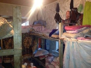 В одиннадцати жилмассивах Бишкека возле рынка «Дордой» и Ошского базара пересчитали людей, не имеющих документов