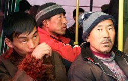 По неофициальным данным, около 500 тысяч кыргызстанцев в настоящее время находятся в трудовой миграции на территории Казахстана