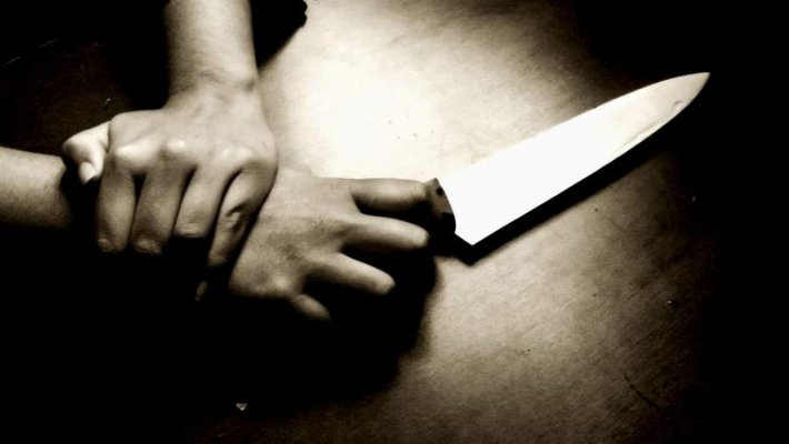 Пьяный мужчина в Бишкеке ножом порезал своих родственниц