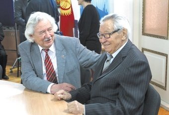 У премьер-министра Кыргызстана умер отец - академик Каип Оторбаев