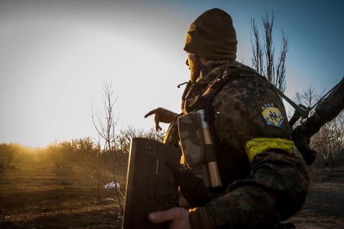 Украинские комбаты в годовщину „майдана“ поссорились по пьянке и пошли в наступление друг на друга
