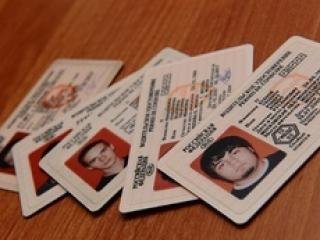 Запрет на управление транспортом для владельцев иностранных национальных прав в России перенесен на 1 июня 2017 года