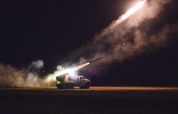 ВСУ бомбит ЛНР из "Градов" вопреки Минским соглашениям