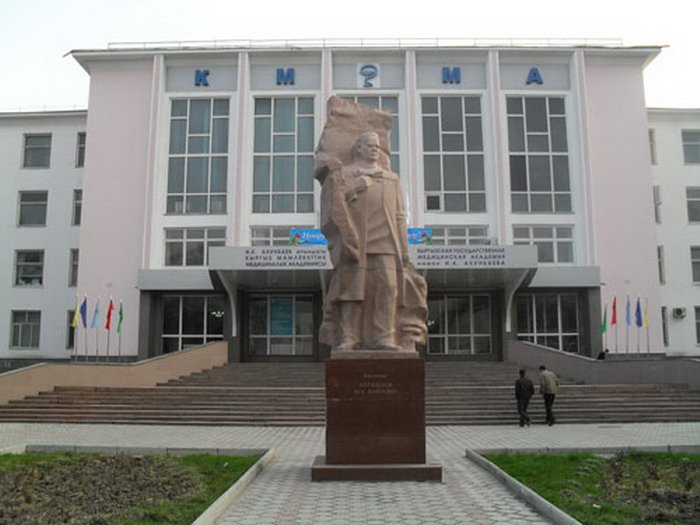 КГМА обратилась к руководству страны из-за смерти главы аппарата вуза
