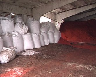 На кыргызско-казахском участке госграницы в Таласской области задержали контрабандиста с 67 тоннами минеральных удобрений