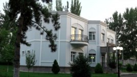 В Ташкенте на территории жестко охраняемой государственной резиденции были задержаны 32 сотрудника прокуратуры и СНБ с проститутками