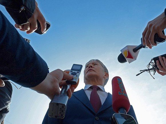 Президент Атамбаев готовится к двум войнам?