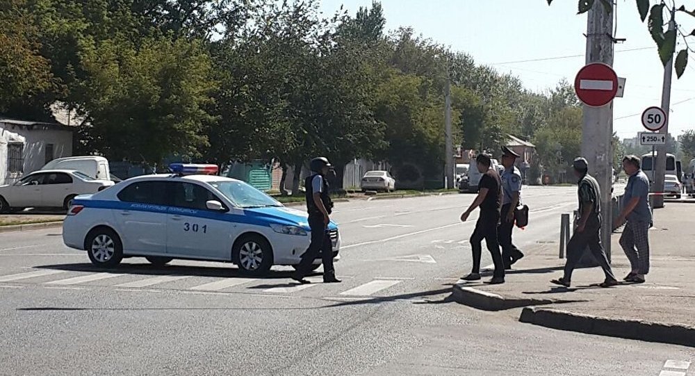 В Астане проходит спецоперация по задержанию вооруженных налетчиков на ломбард