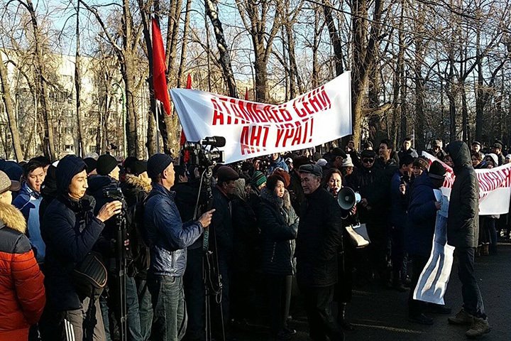 Тыл Текебаева оказался непрочным