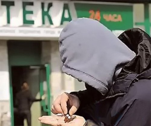 Подростки Кыргызстана становятся «аптечными» наркоманами