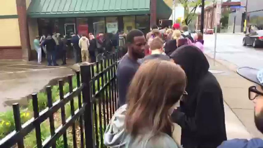 В США к ресторанам McDonalds вызвали полицию из-за фанатов мультсериала "Рик и Морти" (видео)
