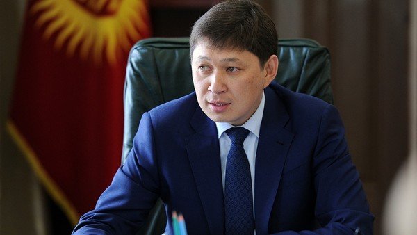 Премьер-министр КР Сапар Исаков просит водителей потерпеть и обещает помощь
