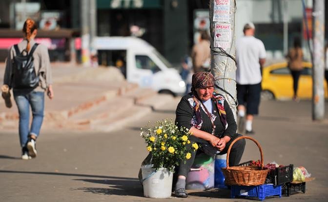 Чем обернется "забота" Медведева о стариках в России (Svpressa.ru)