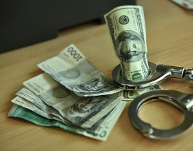 Сотрудник Ысык-Атинского районного военкомата вымогал взятку